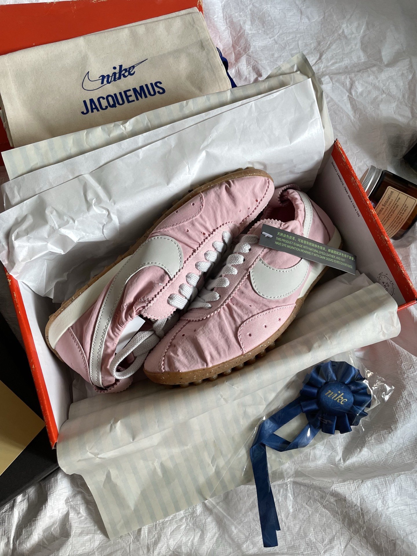 NO:613798,(Pure original) Jacquemus x Nike Moon shoe SP is the latest co-branded hot model. French retro romance, a tasteful and recommended model, with outstanding details and workmanship!  Size 35-45, with original brooch, bag, casual shoes/sports shoes, sneakers, brooch, breastpin19860909（纯原） Jacquemus x Nike Moon shoe SP 最新联名的大爆款 法式复古的浪漫 有品位首推的一款 细节和做工吊打！ 码数35-45 配原版胸针 布袋,休闲鞋/运动鞋,sneakers,brooch，breastpin,Women's Shoes
