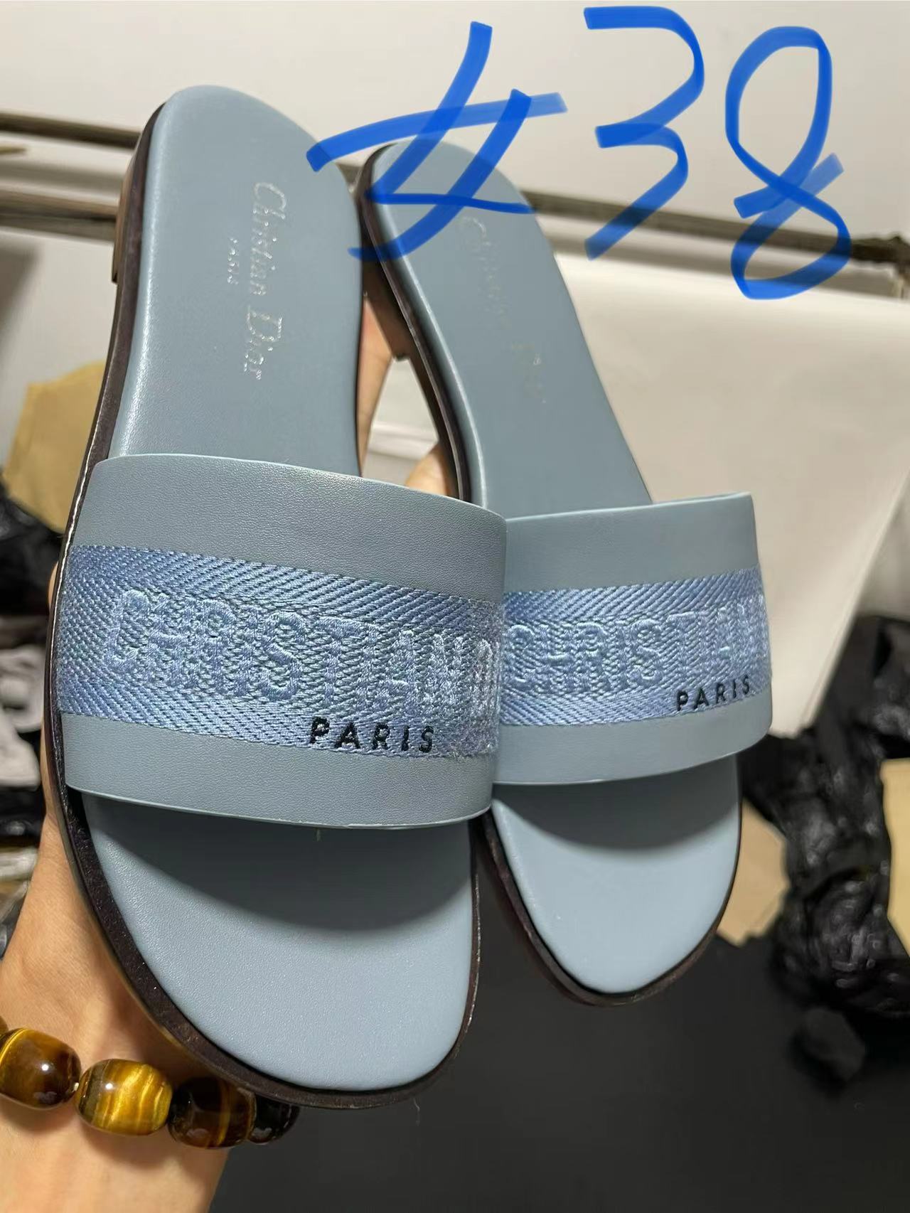 _dle9sLJi7xoHvSTPsUfoikx-k-VR5gQpdZ3d1YA