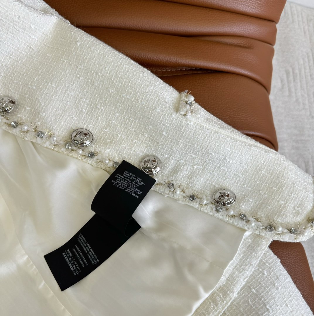 24新品珍珠带镶边设计套装谁穿上都有种富家千金的优雅贵气美貌和实力并存简直就是宝藏穿搭指南短款小外套搭配