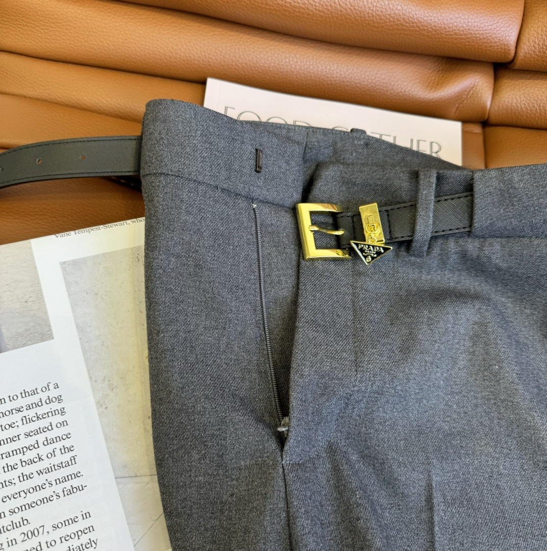 高级与简约24ss隧道式半隐藏腰带设计直筒西裤时髦有型一整个干练的气质不管是通勤或者日常都能带给你惊喜笔