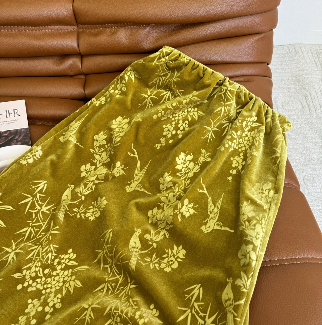 24新品新中式风格设计丝绒提花半裙上身巨美空山新竹林间飞鸟沉稳大气的国风系列姜黄色真的很好看属于很显白的