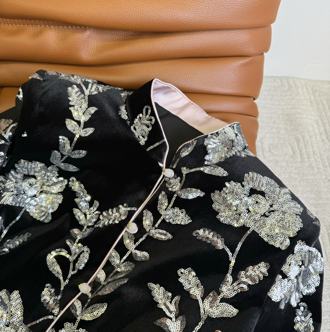 富贵迷人24新品新中式国风亮片丝绒外套妥妥的优雅和高级非常重工的亮片做成的海棠花枝图案搭配高密度丝绒自有