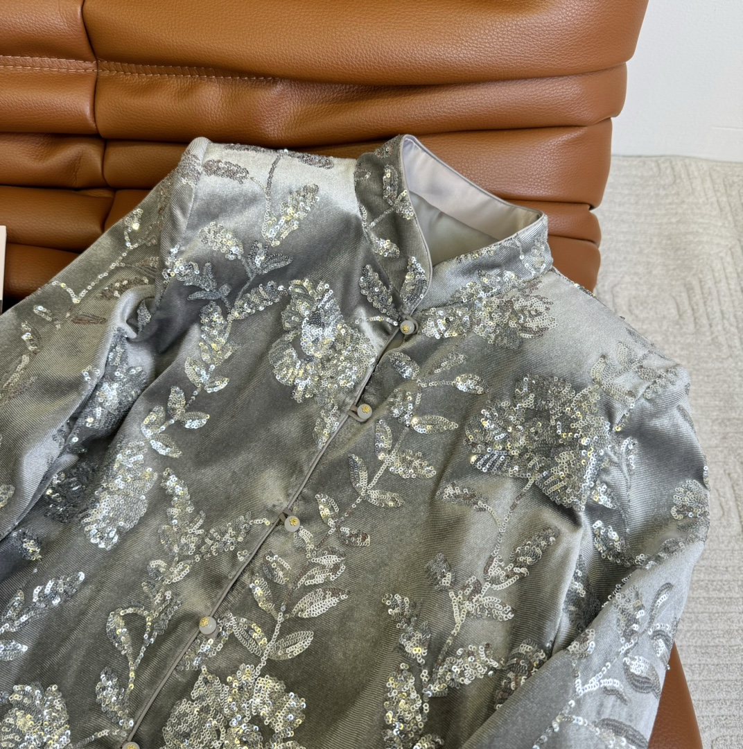 富贵迷人24新品新中式国风亮片丝绒外套妥妥的优雅和高级非常重工的亮片做成的海棠花枝图案搭配高密度丝绒自有