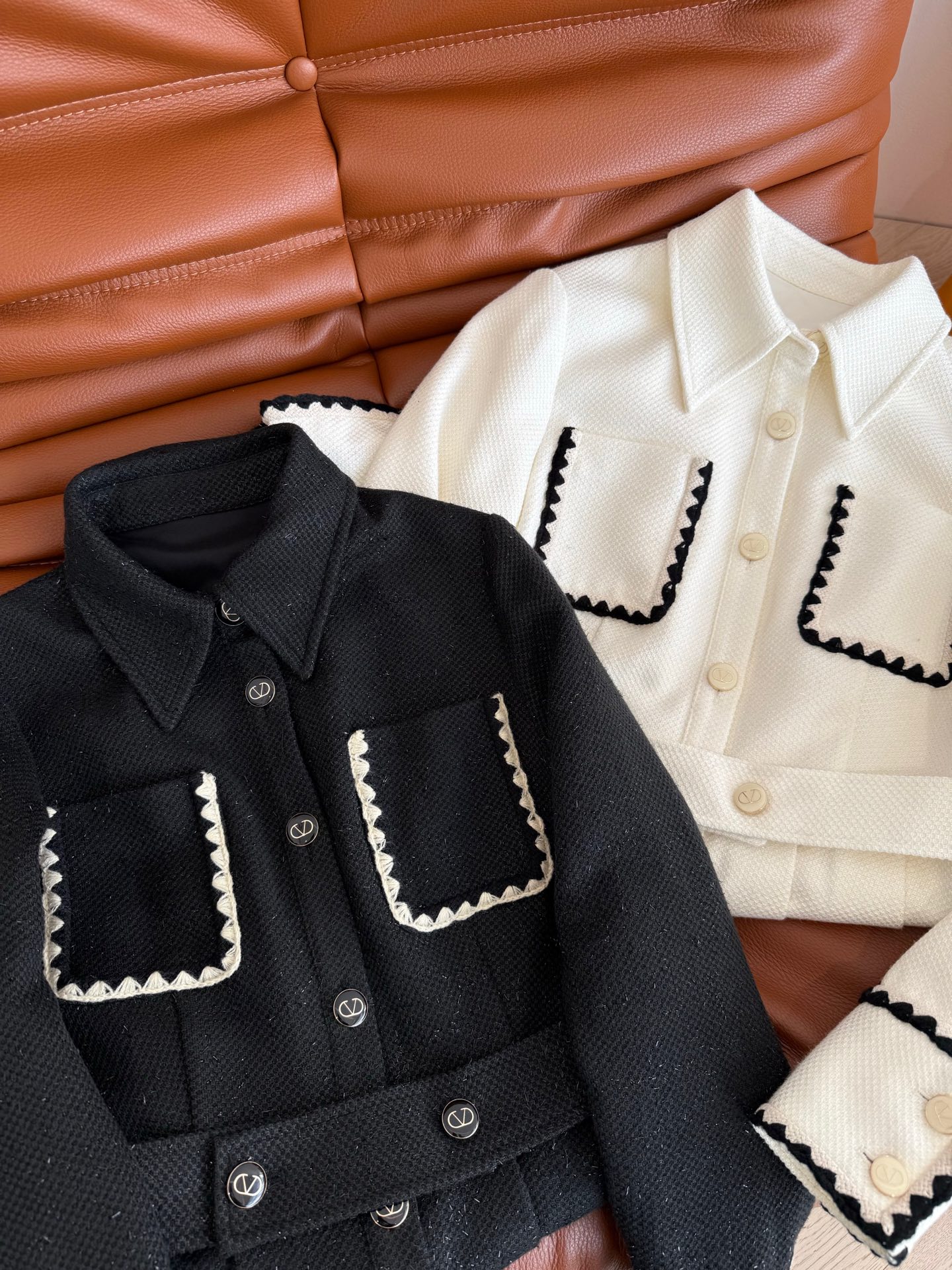 扑面而来的优雅精致 25新款 波浪纹织带镶边装饰连衣裙 浓浓的时髦小香风 优雅大气 不经意间整个人挺拔又