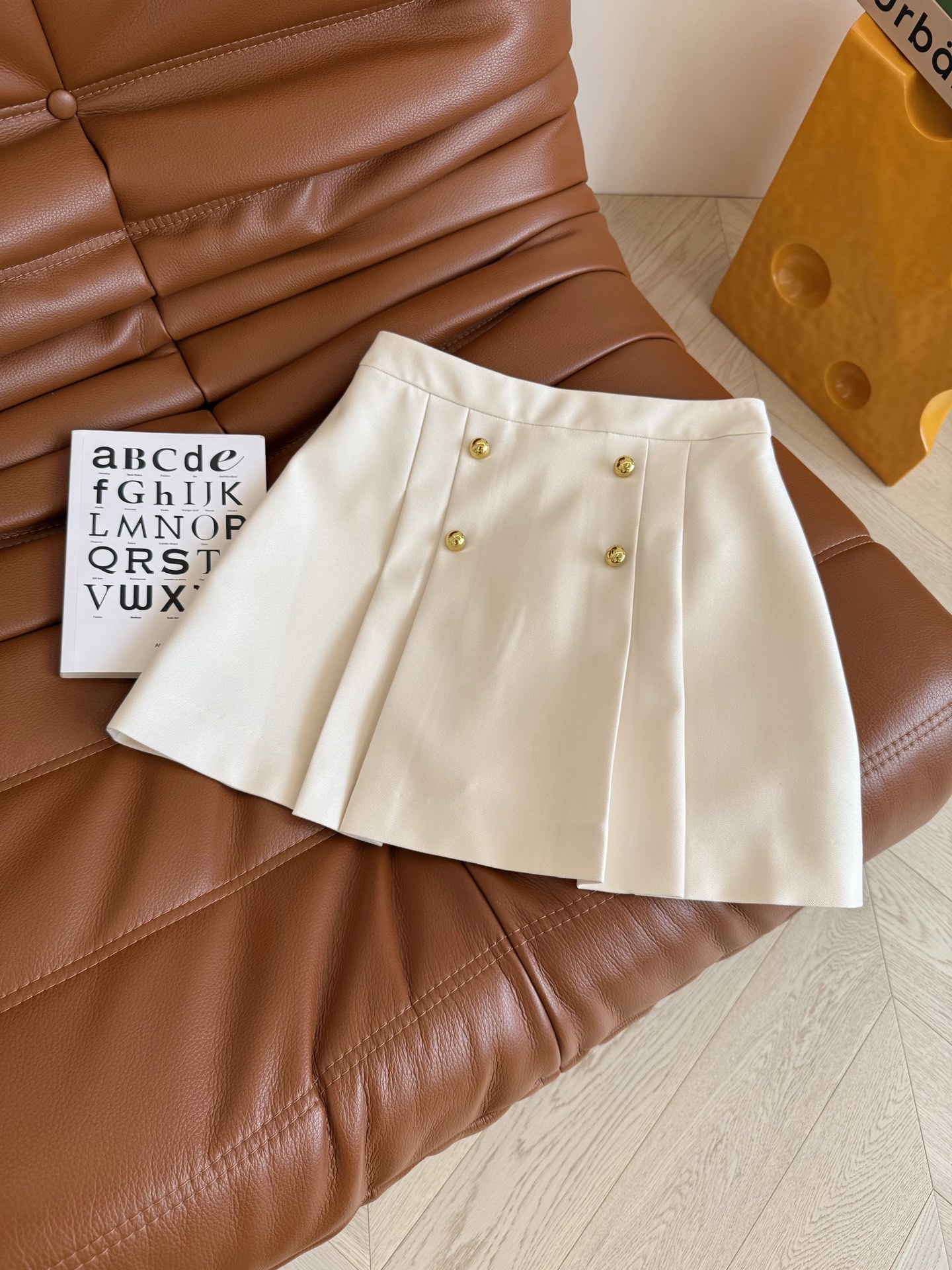 Stylish Feminine Suit Collection: 25 New Items Featuring Bow Ties and Corset Details - 图片 7