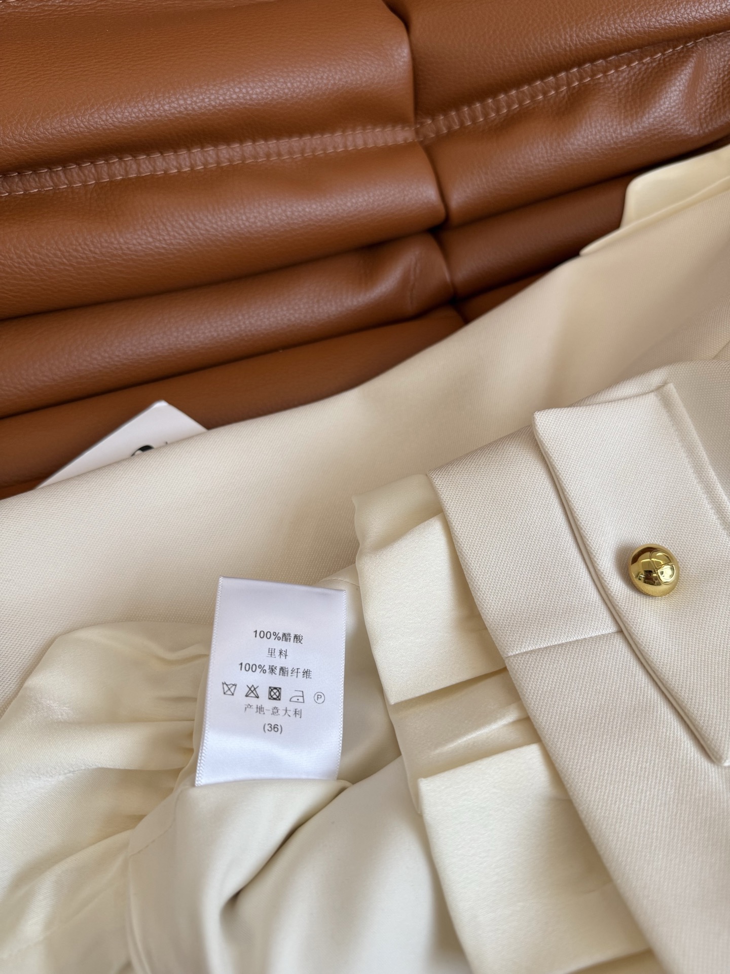 Stylish Feminine Suit Collection: 25 New Items Featuring Bow Ties and Corset Details - 图片 8