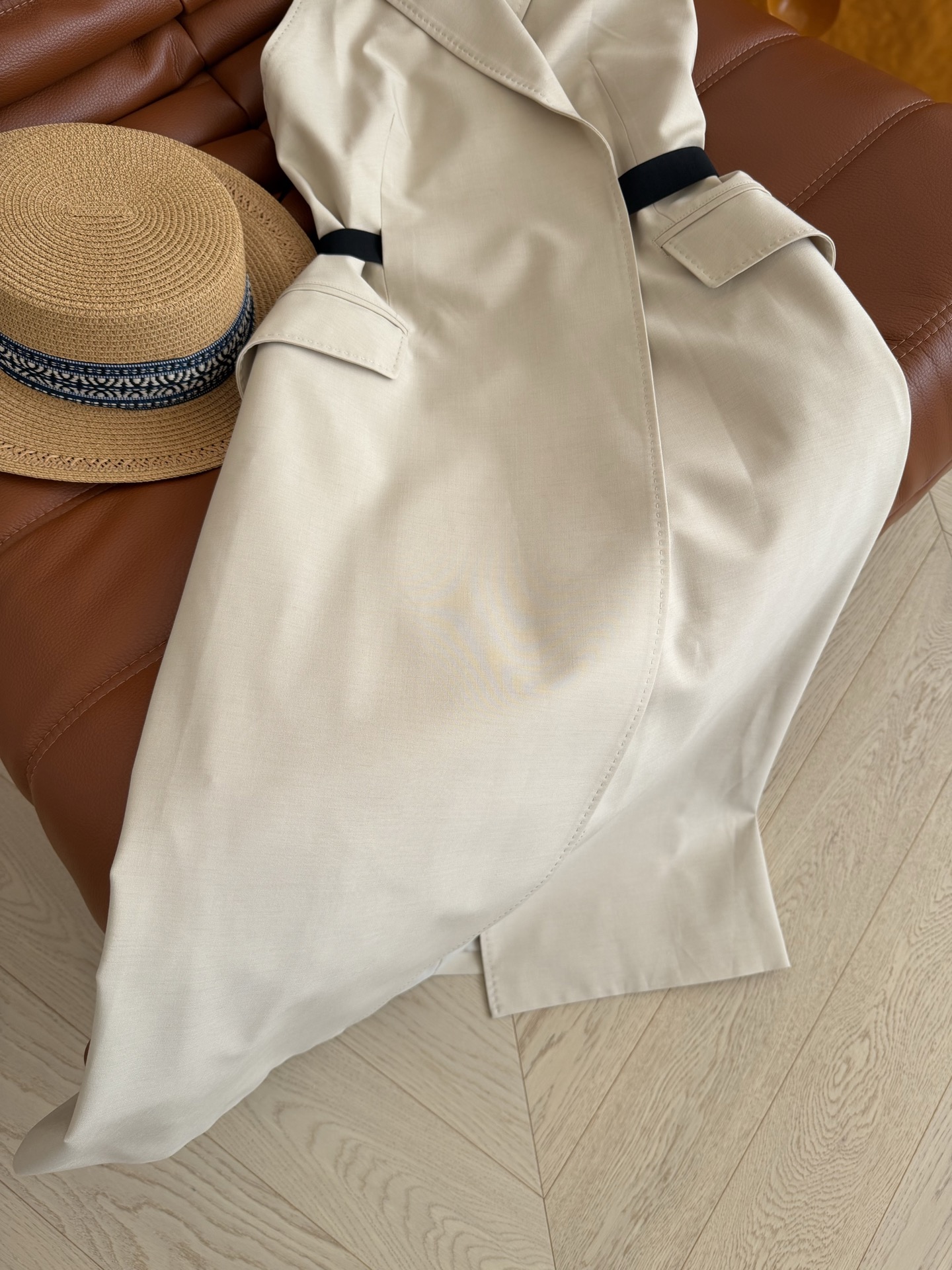 超有气质感 26春夏 挂脖露背设计西装连衣裙 挂脖+利落翻领 松紧收腰设计 把精致和女人味发挥得淋漓尽致