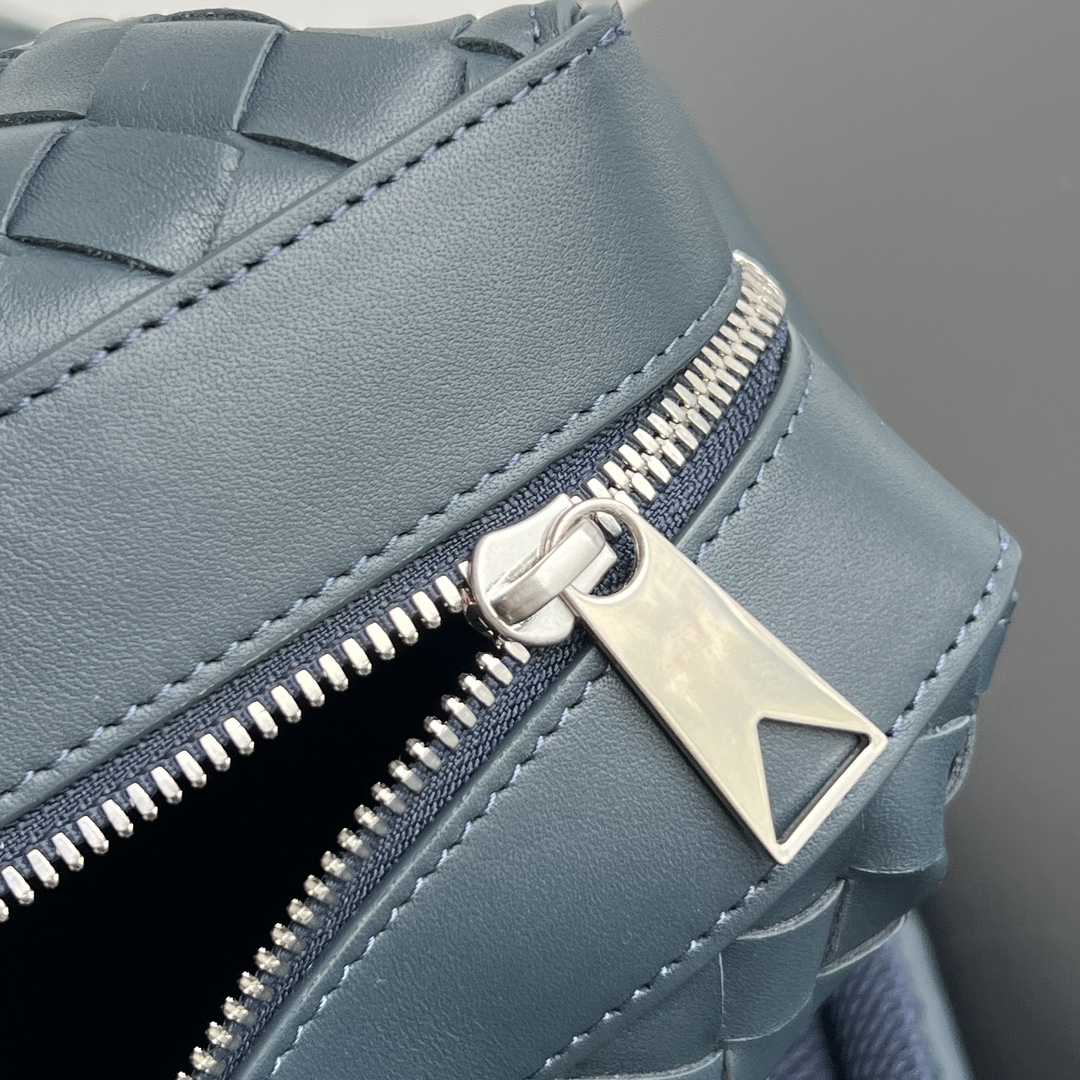 Bottega Veneta Classic Blue 42x30x13cm everyday