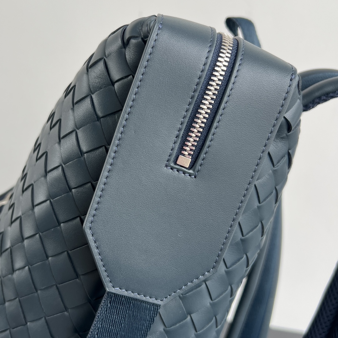 Bottega Veneta Classic Blue 42x30x13cm everyday