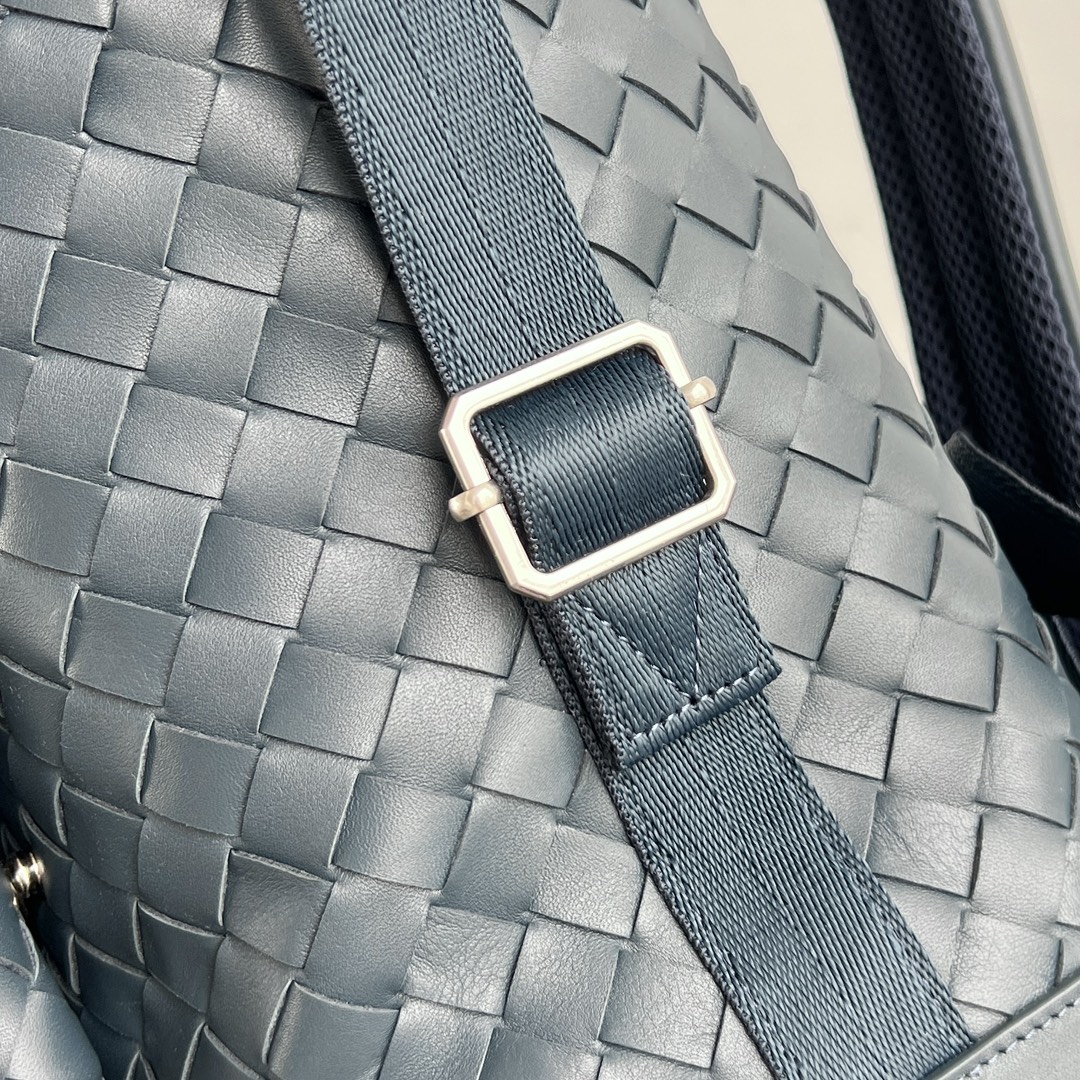 Bottega Veneta Classic Blue 42x30x13cm everyday
