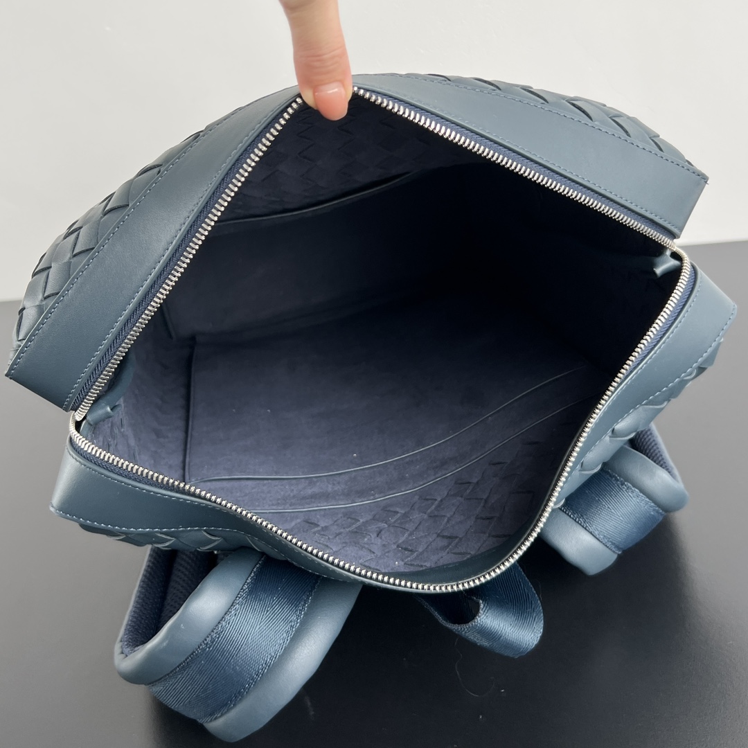 Bottega Veneta Classic Blue 42x30x13cm everyday
