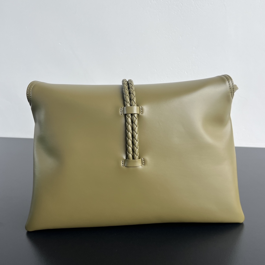 Сумка Bottega Veneta Medium Liberta из гладкой кожи