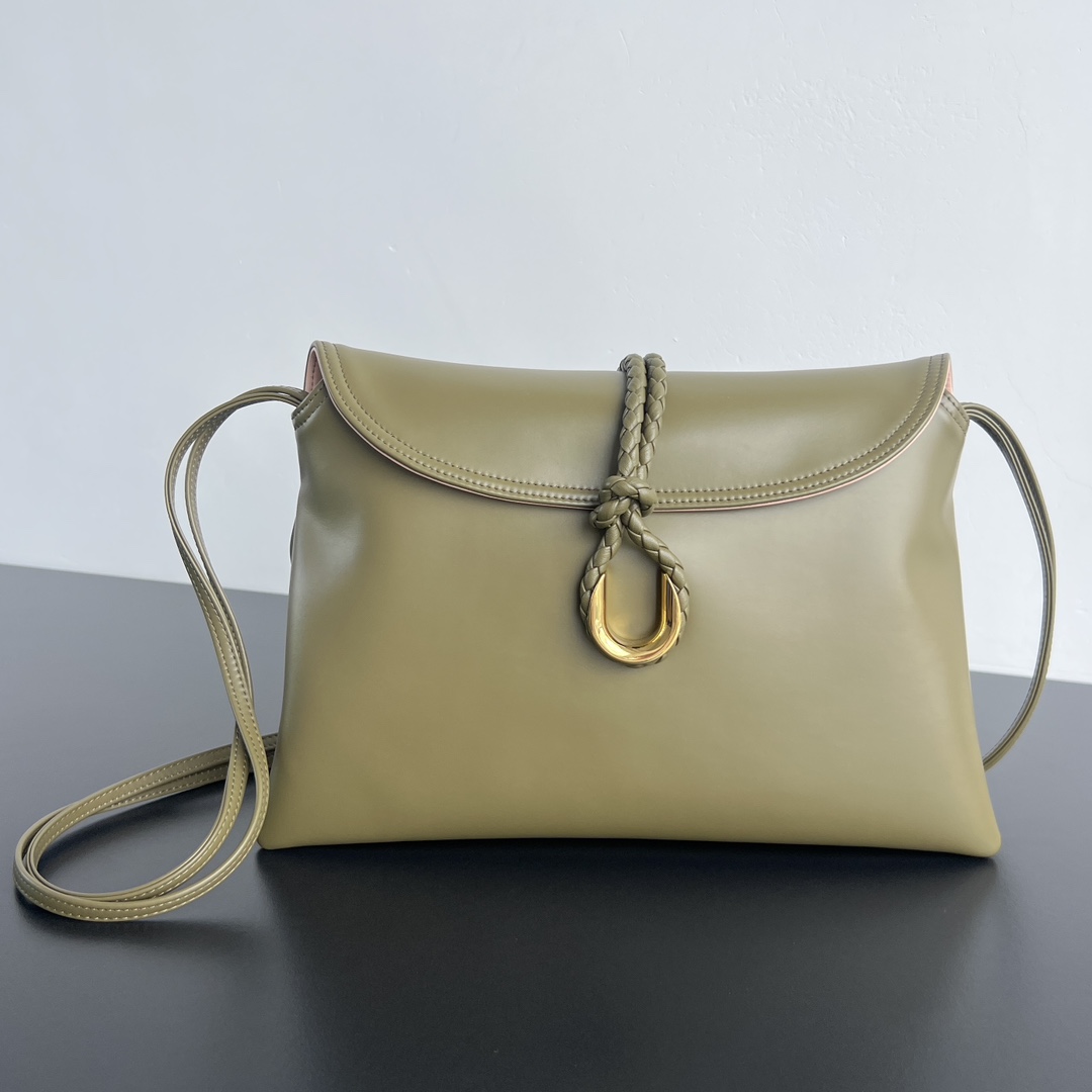 Сумка Bottega Veneta Medium Liberta из гладкой кожи