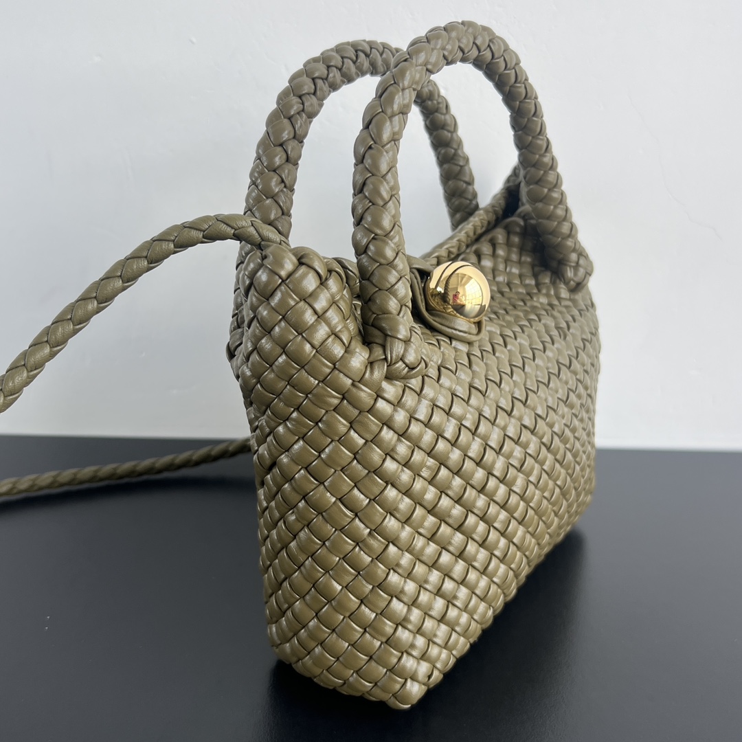 Мини сумка Bottega Veneta Tosca из плетеной кожи