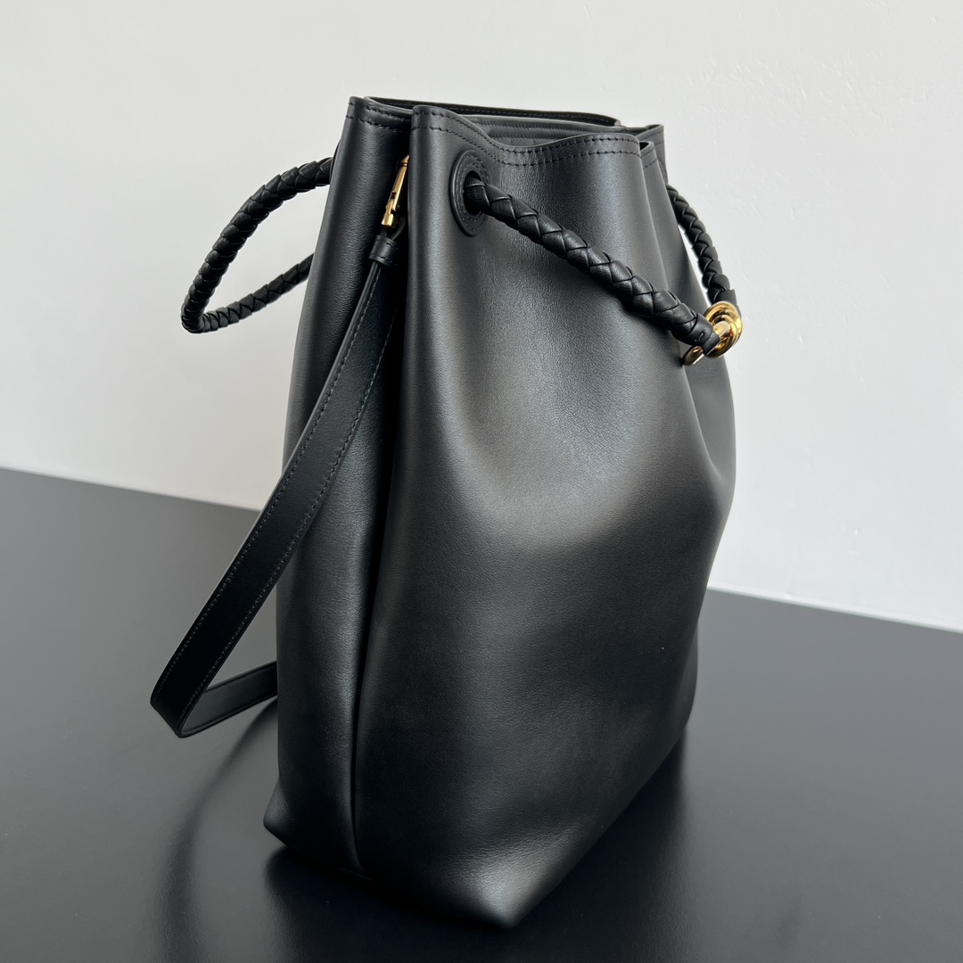Сумка-ведро Bottega Veneta Intrecciato из гладкой кожи
