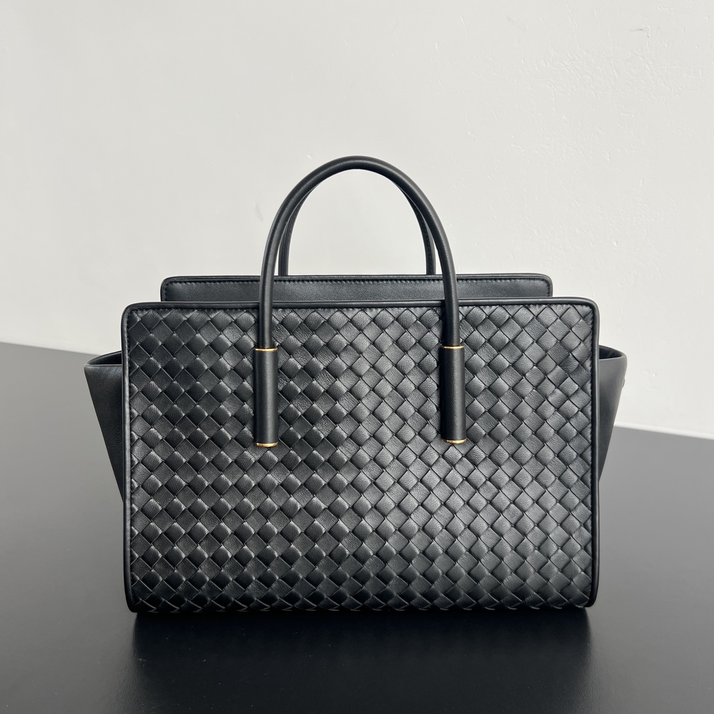 Bottega Veneta Intrecciato Tote Bag Lambskin Handbag