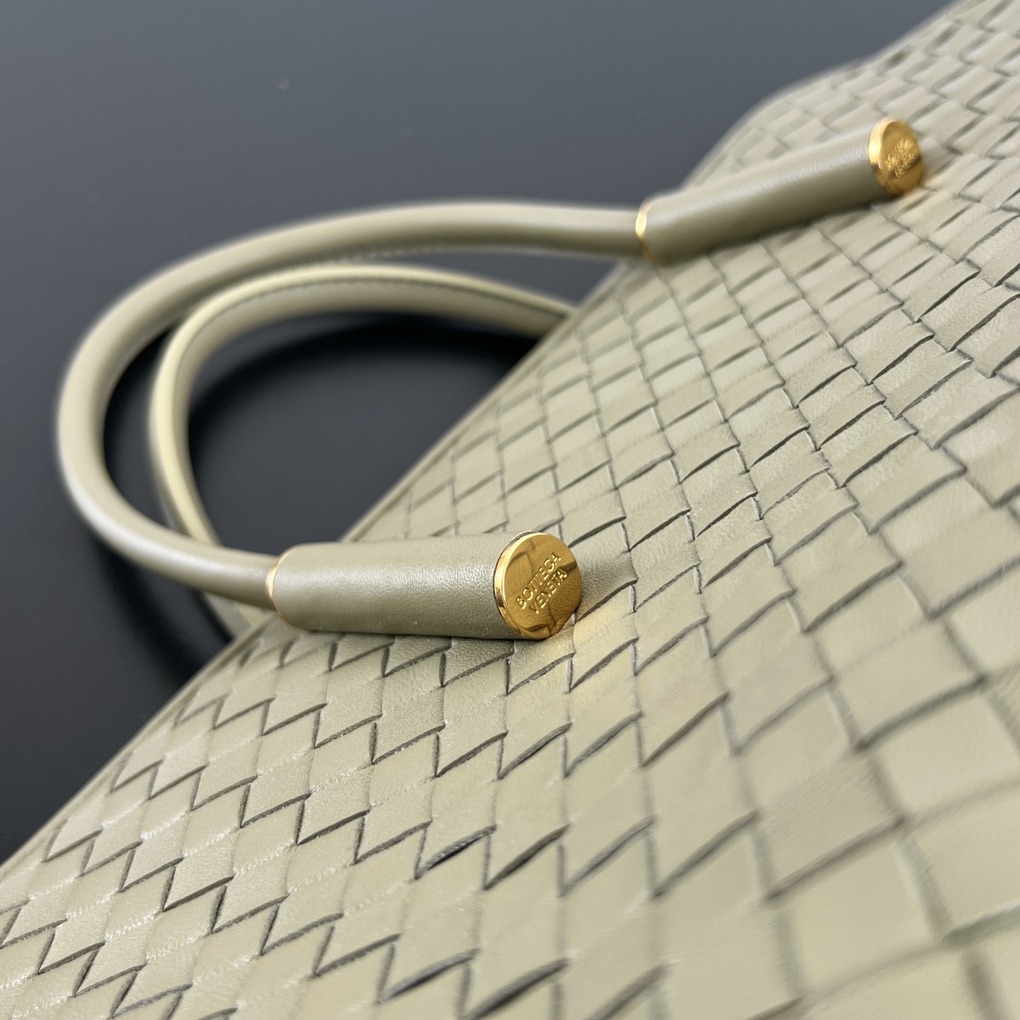 BV's new product Barbare Tote handbag, small size 🤎 875932, has a refined simple style and a quiet sense of luxury photo 2
