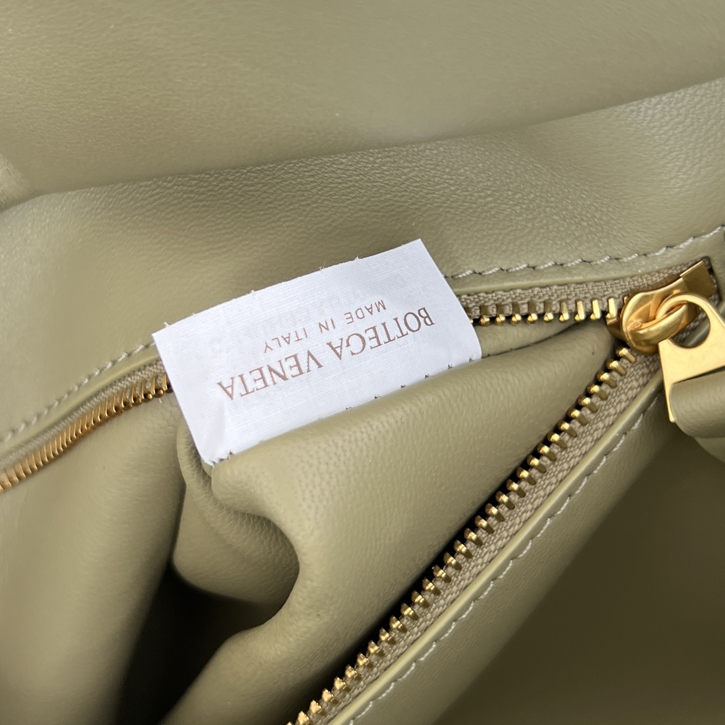 BV's new product Barbare Tote handbag, small size 🤎 875932, has a refined simple style and a quiet sense of luxury photo 4