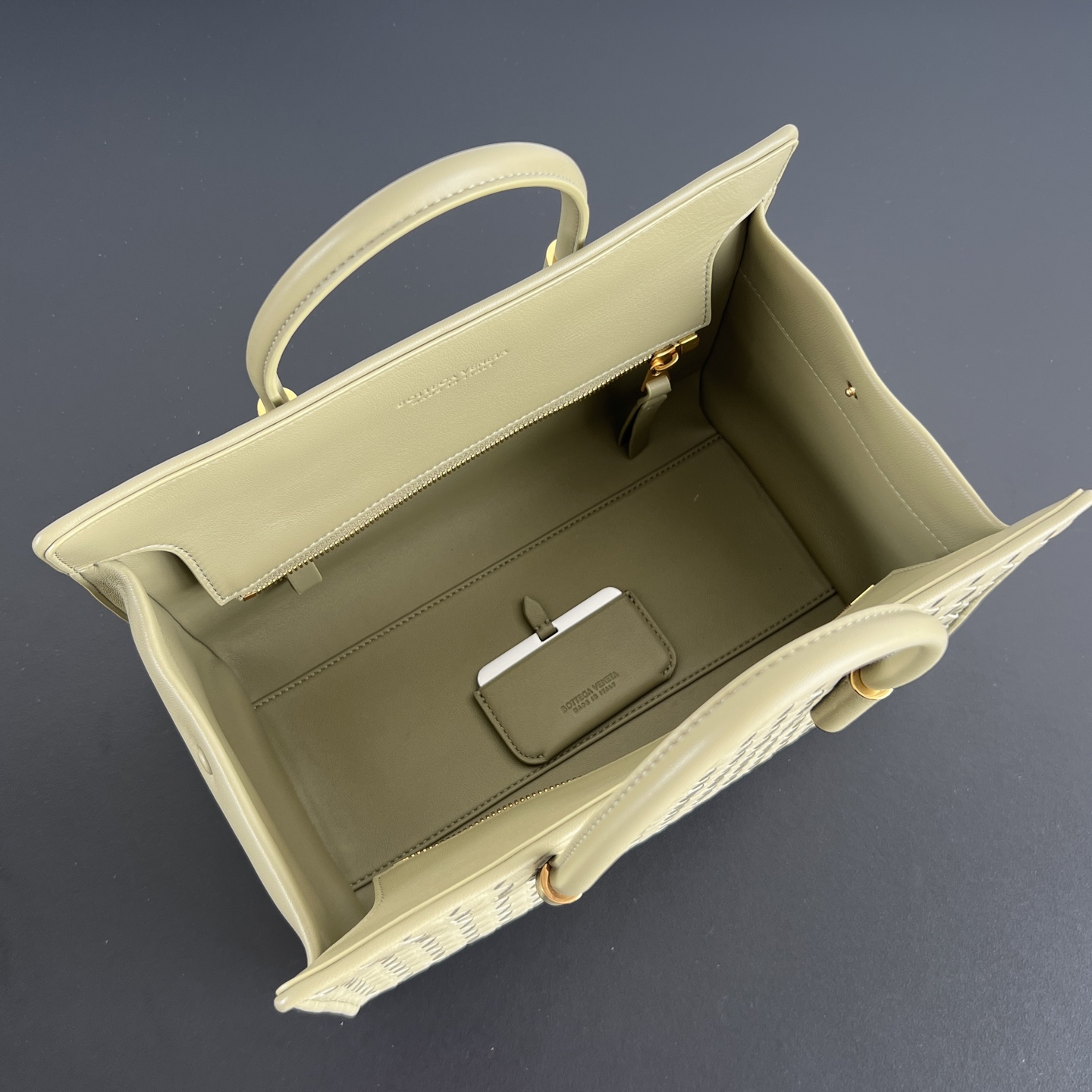 BV's new product Barbare Tote handbag, small size 🤎 875932, has a refined simple style and a quiet sense of luxury photo 6