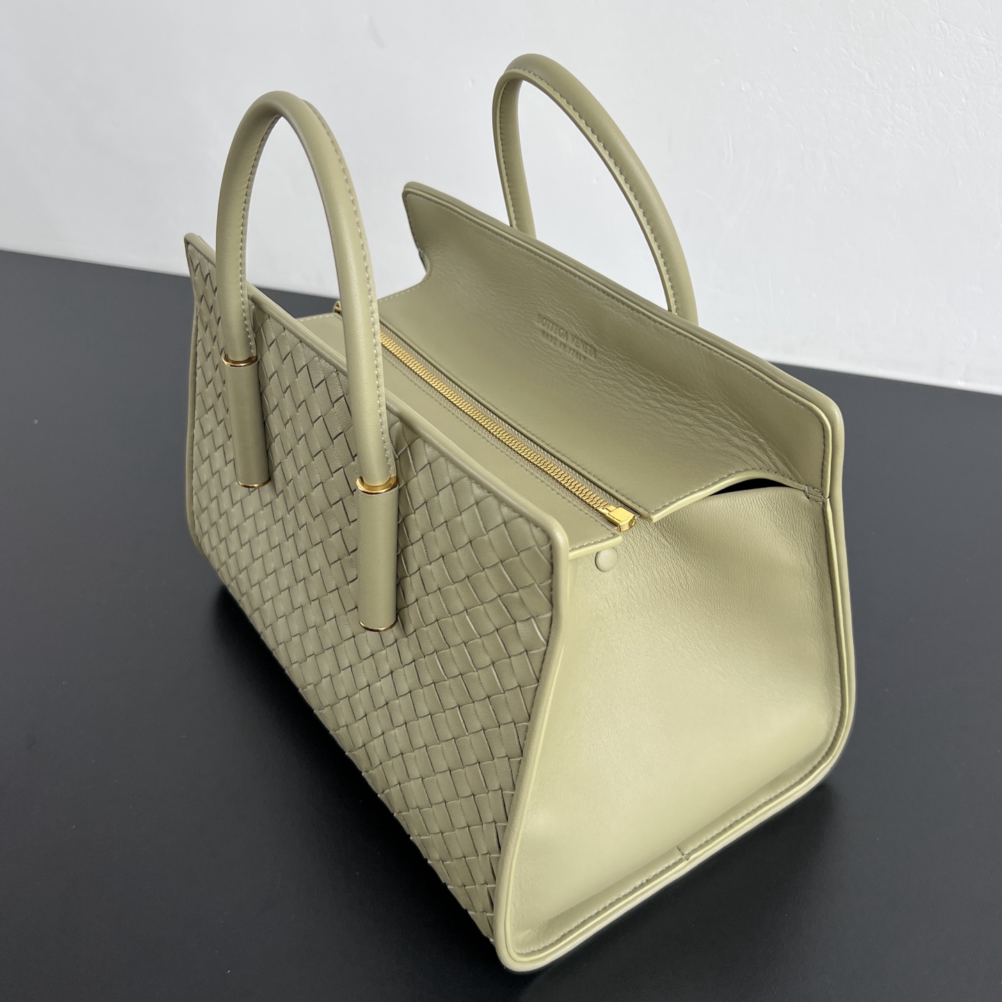 BV's new product Barbare Tote handbag, small size 🤎 875932, has a refined simple style and a quiet sense of luxury photo 9