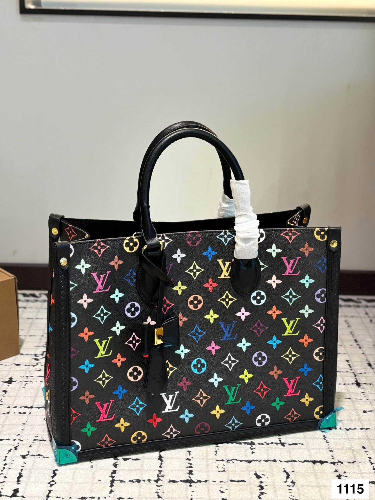 Louis Vuitton Tote Bag, classic and versatile, perfect for everyday use. 2 i1743655636 1348 3