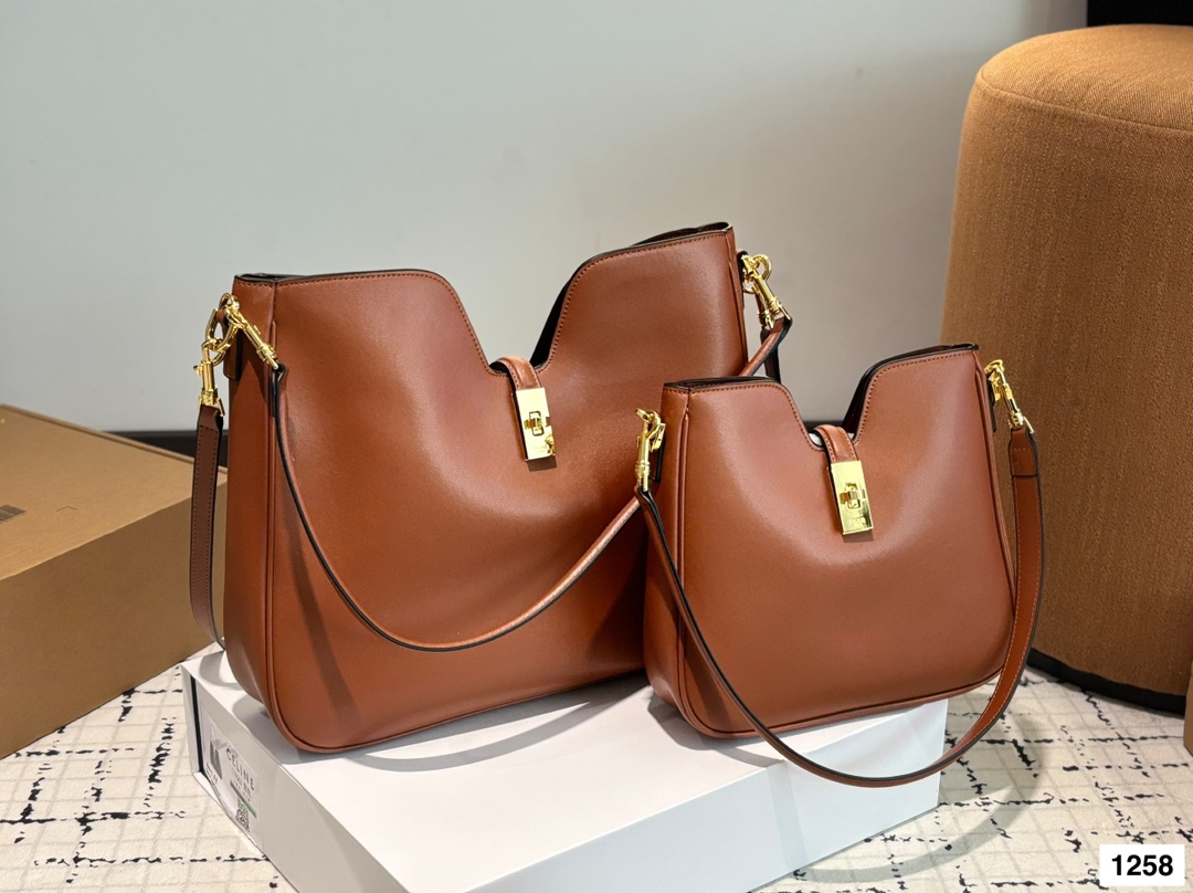 💰385 💰375 折叠盒
size:34.26cm 23.22cm
celine 赛琳ive新品托特包,
延续凯旋门 复古斜挎 ,
耐看新款一点都不老套。