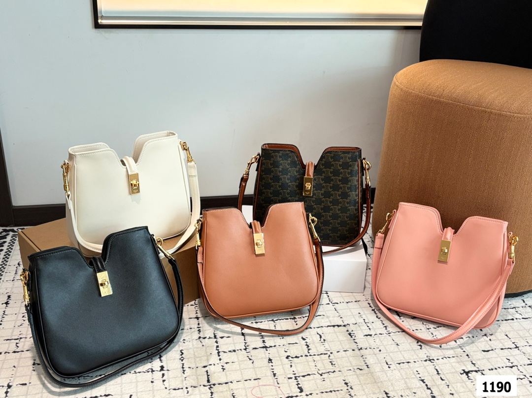 💰295 配盒子
Celine 赛琳水桶包
一直很喜欢小牛皮的包
经久耐看
有着高颜值的复古文艺气息🌱
尺寸:26 22