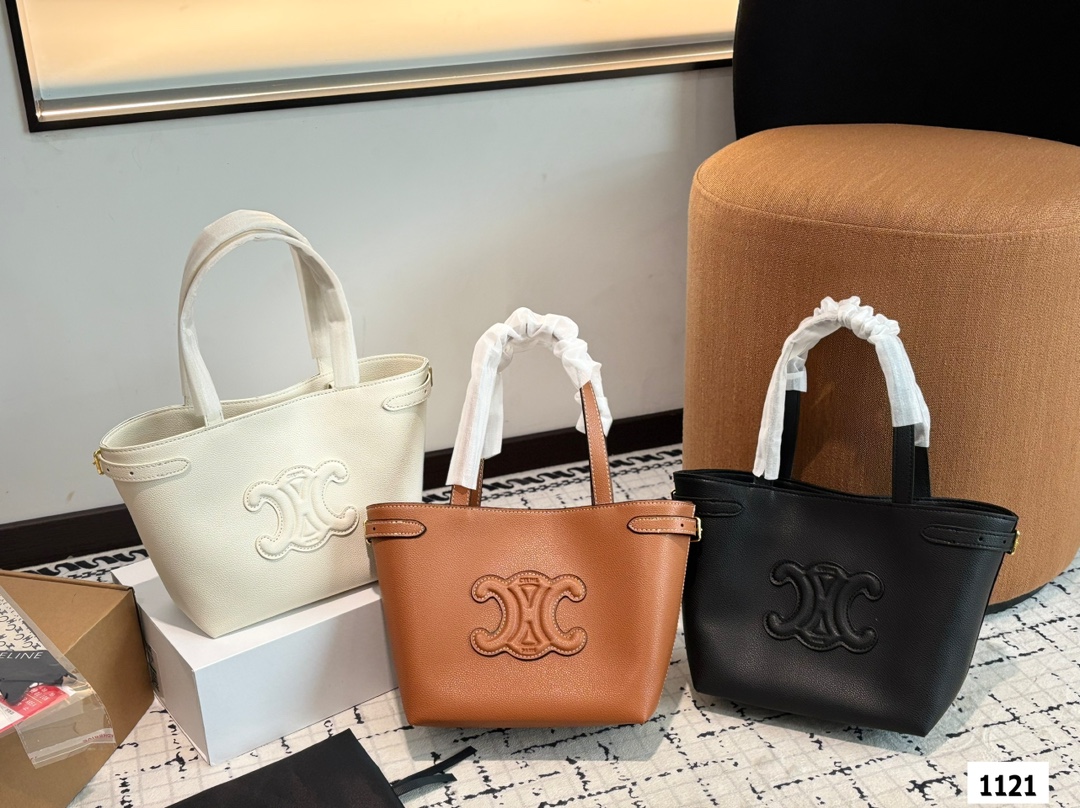 💰305 配折叠盒子 赛琳celine托特包
独特设计 时尚又经典
超级百搭
上身又A又飒
尺寸: 21 20