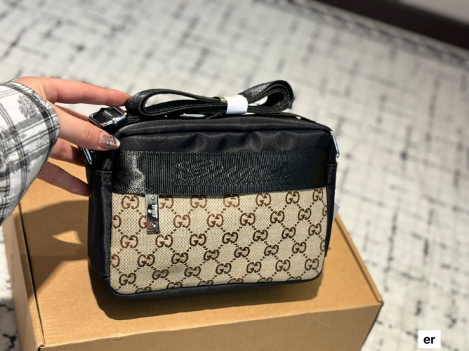 Gucci Crossbody Camera Bag, Lightweight and Durable Unisex Design 1 Gucci Crossbody Camera Bag, Lightweight and Durable Unisex Design