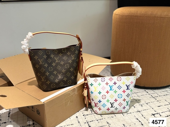 Louis Vuitton Bucket Bag, Crossbody and Shoulder Bag, Size 17*18cm 1 Louis Vuitton Bucket Bag, Crossbody and Shoulder Bag, Size 17*18cm