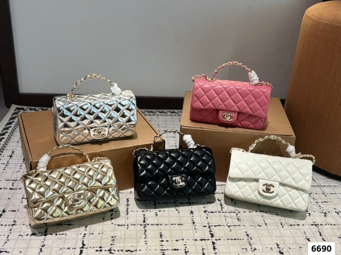Chanel CF Series Quilted Leather Flap Bag, Elegant Shoulder Bag, 20 cm 1 Chanel CF Series Quilted Leather Flap Bag, Elegant Shoulder Bag, 20 cm