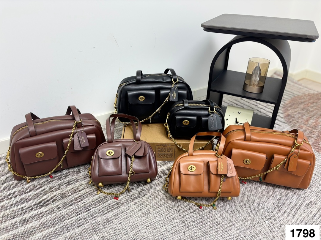 💰410💰400 飞机盒 coach 蔻驰｜Twin Trunlock Bag口袋包 秀款果然是秀款超可爱的秀场turnlock包包圆润流畅线条中和了挺阔皮革带来的稳重感 尺寸22×13/34×17