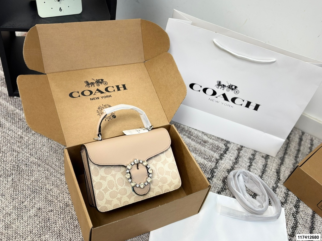 P270 | Size 21×14 Airplane Case | Coach’s New Courtney Crystal Buckle Square Box Bag, | 🉑Hand-held Cross-body, So Beautiful | Caramel Atmospheric Milk Tea Is Gentle And Looks Better In Person