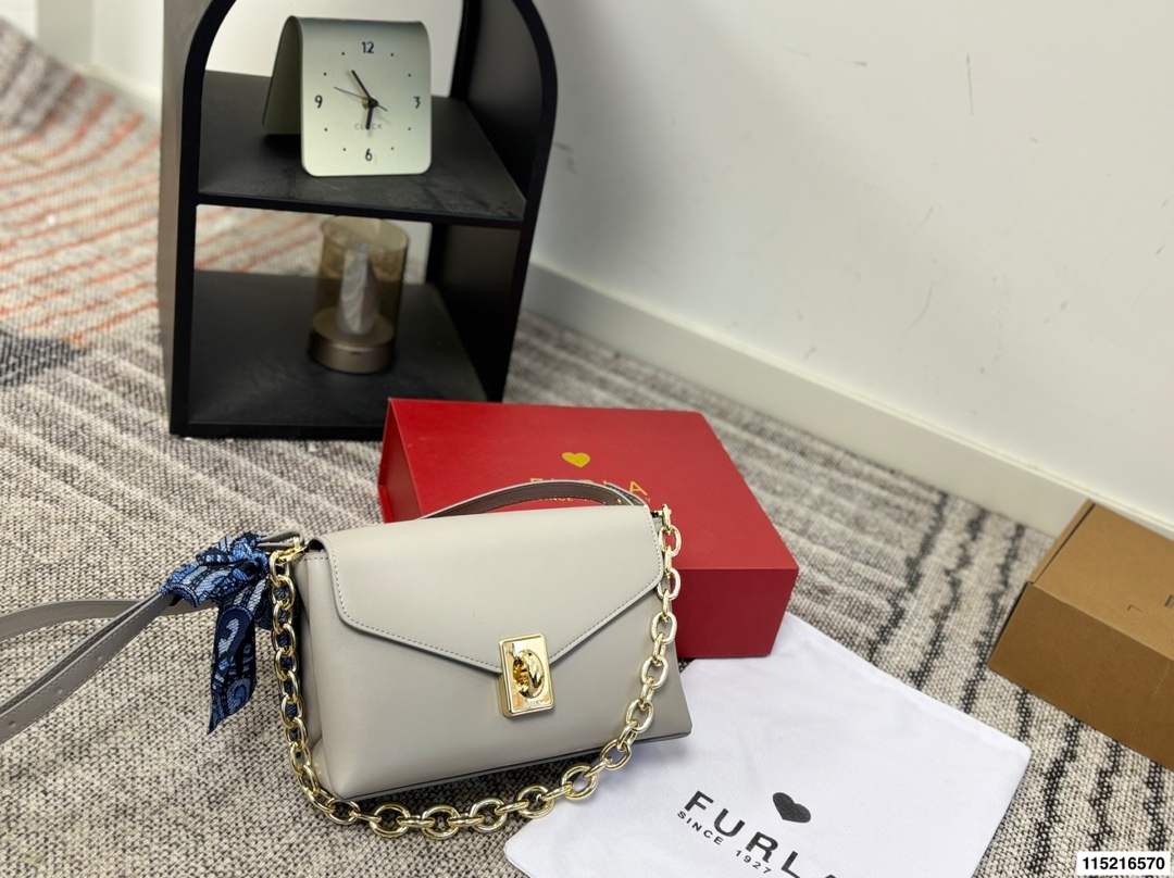 P255 Folding Box | Size 26.19 | Furla Meridiana Crossbody Bag | Simple And Elegant. You Can Easily Carry Your Belongings For Daily Commuting And Leisure Outings.