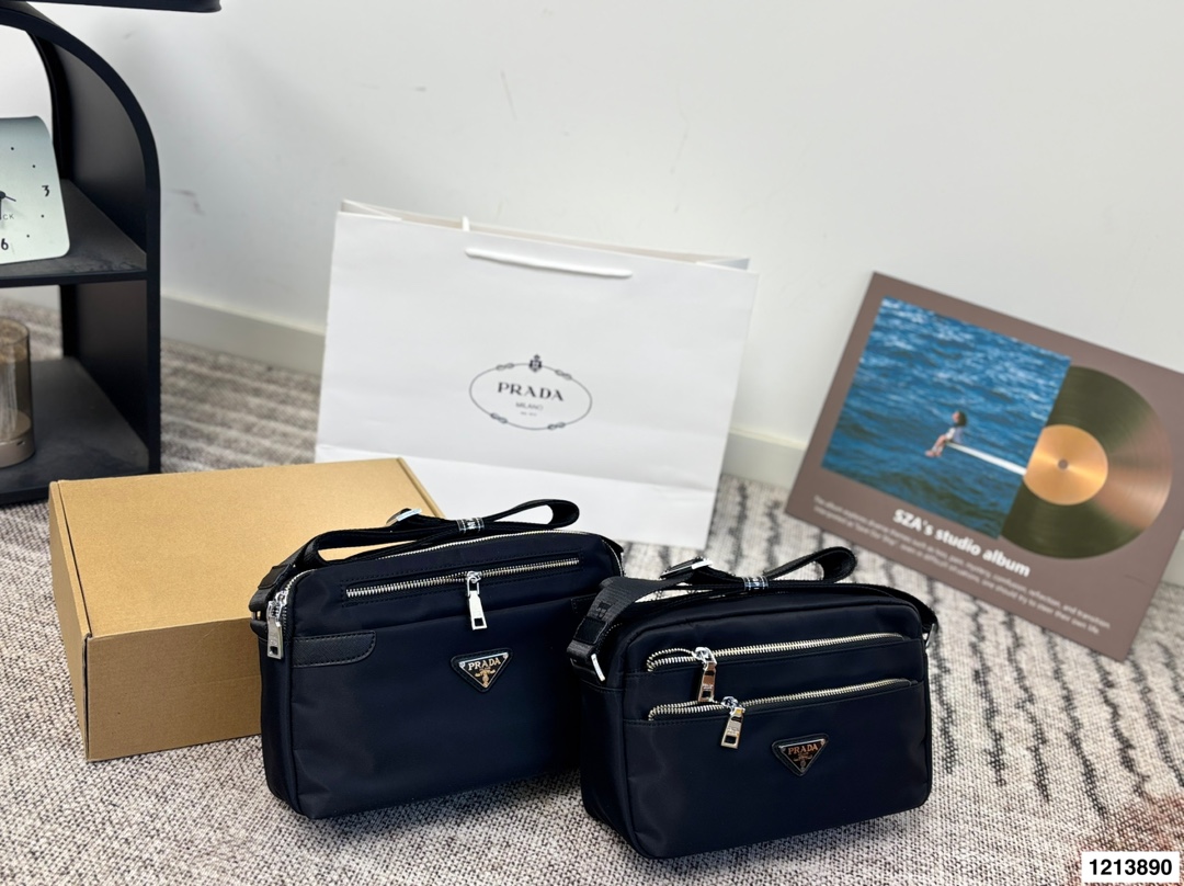 P150 | Prada Crossbody Bag | Clean And Simple | Match With Casual Style | Comfortable And Energetic Size: 28 7 17cm
