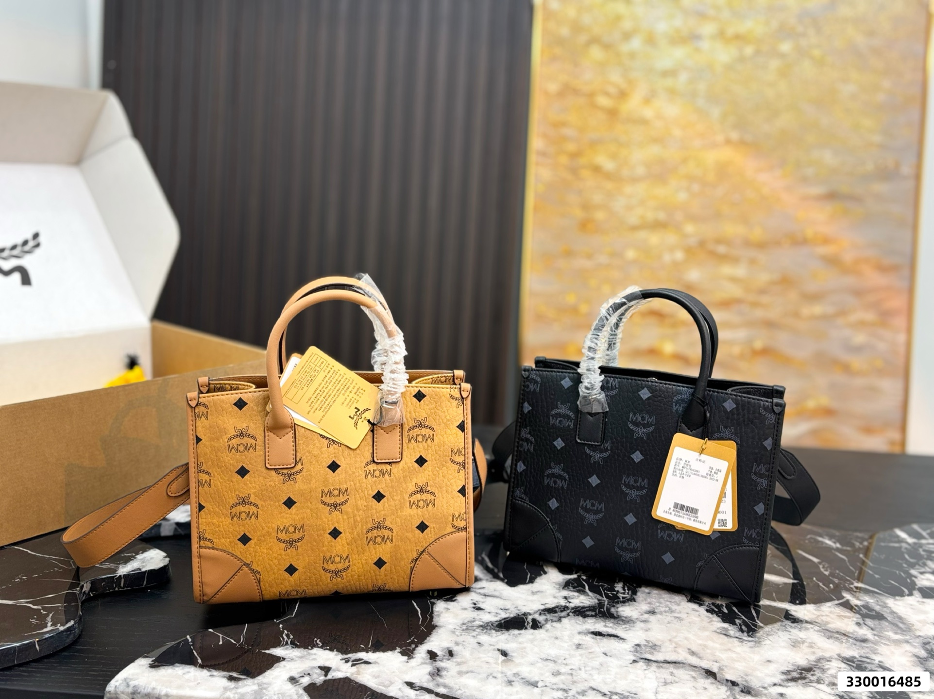 p175, el enfoque de esta temporada de MCM es la moda, nuevo tote 24 de mc (tote), ¡realmente conveniente y práctico! Ta…
