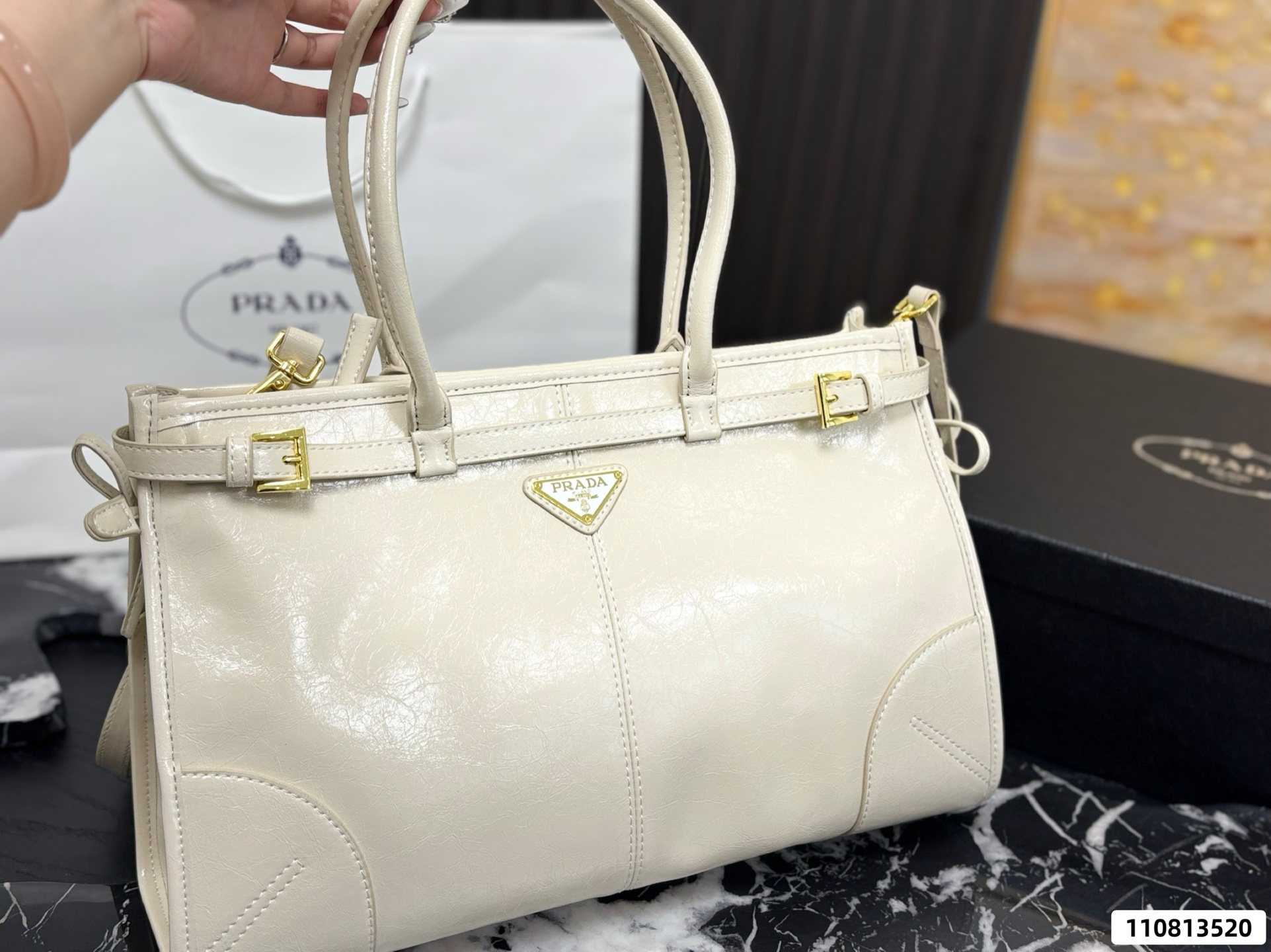 P255 Comes With A Box | Prada Softlux Handbag | The Texture Is Very High-end | The Capacity Is Super Large And Very Durable | Carrying It On The Street Every Day Will Turn Heads 100% | It’s This Casual And Lazy Feeling | Size: Large 39.24