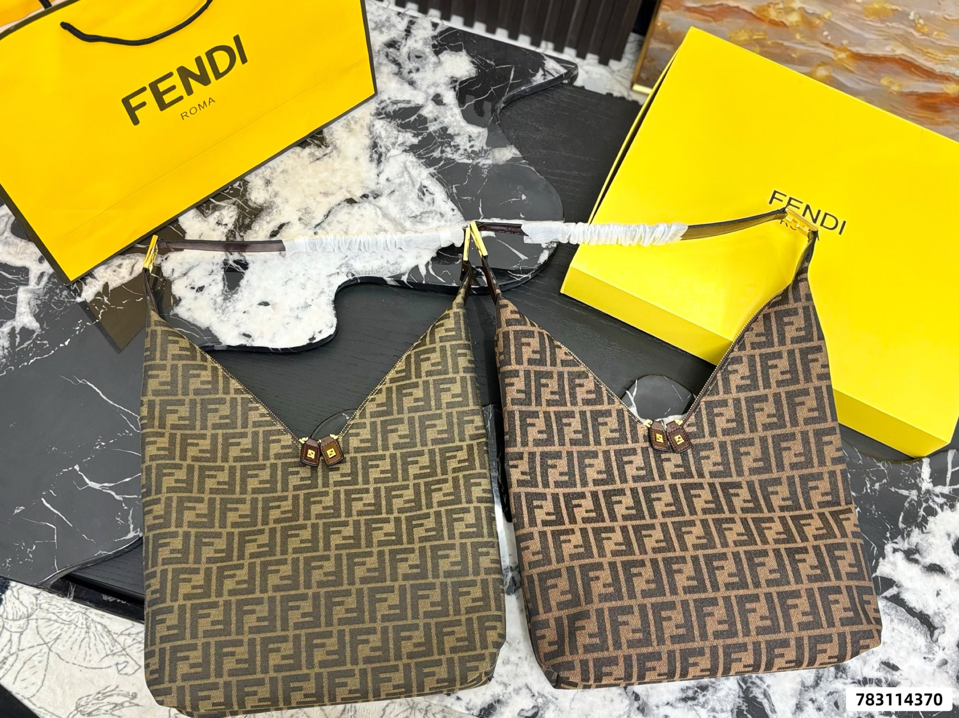 P225 With Gift Box | Fendi V-shaped Bag, Big Tote | Presbyopia Is Always A Classic, It Has Two Cute Zippers | The Corners And Shoulder Straps Are Very Good, And The Hardware Is Also Very Bright | Size 37cm