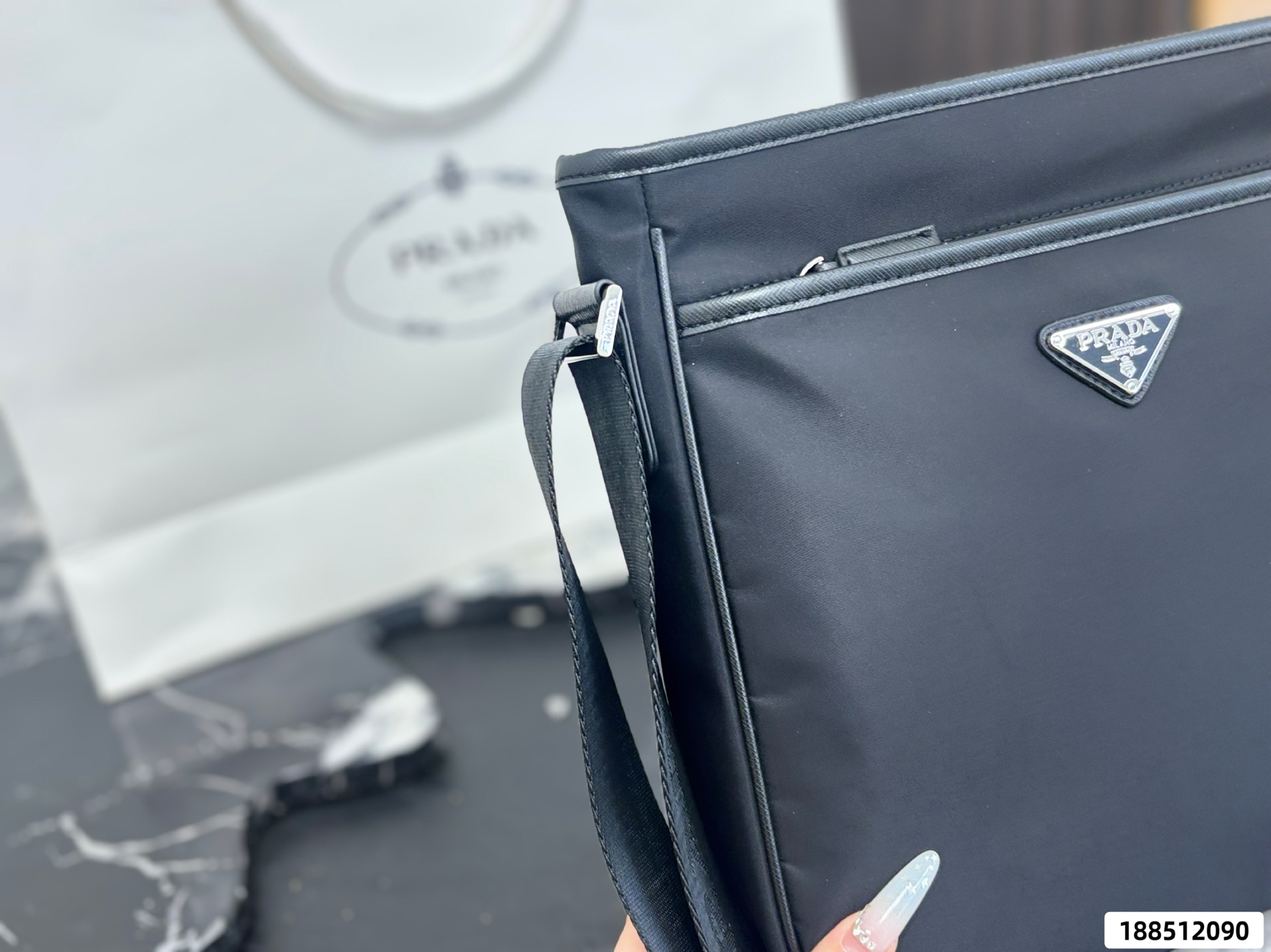 Bolsa PRADA 2024 logo 27 26 — photo 3
