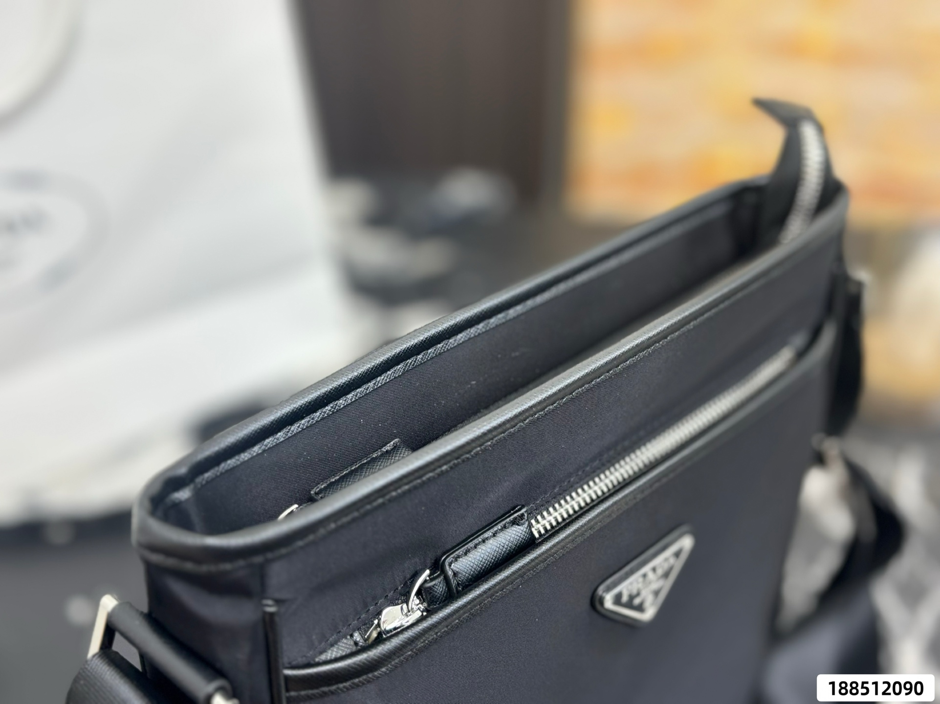 Bolsa PRADA 2024 logo 27 26 — photo 4