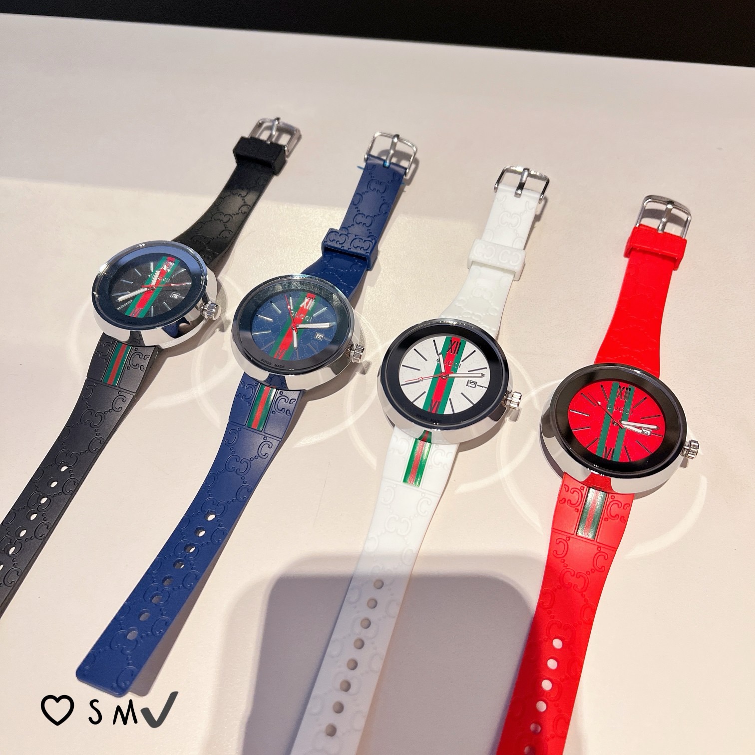 Gucci Dive Watch with Silicone Band Unisex Quartz Movement Casual Style 1 i1739248158086 8183 0 0