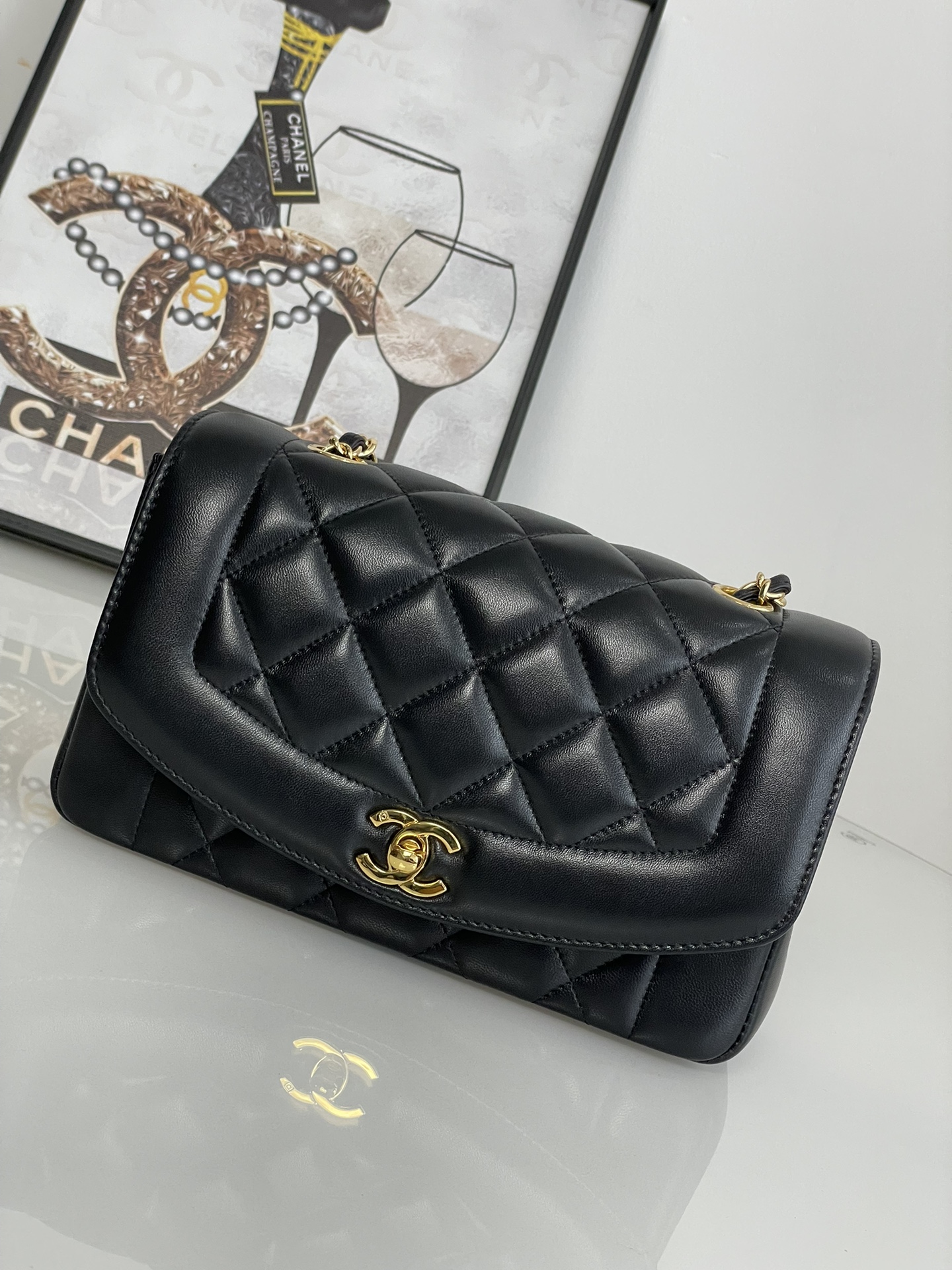 Chanel Classic Flap Bag Borse Crossbody & Borse a Tracolla Nero Oro Pelle bovina di pecora Catene