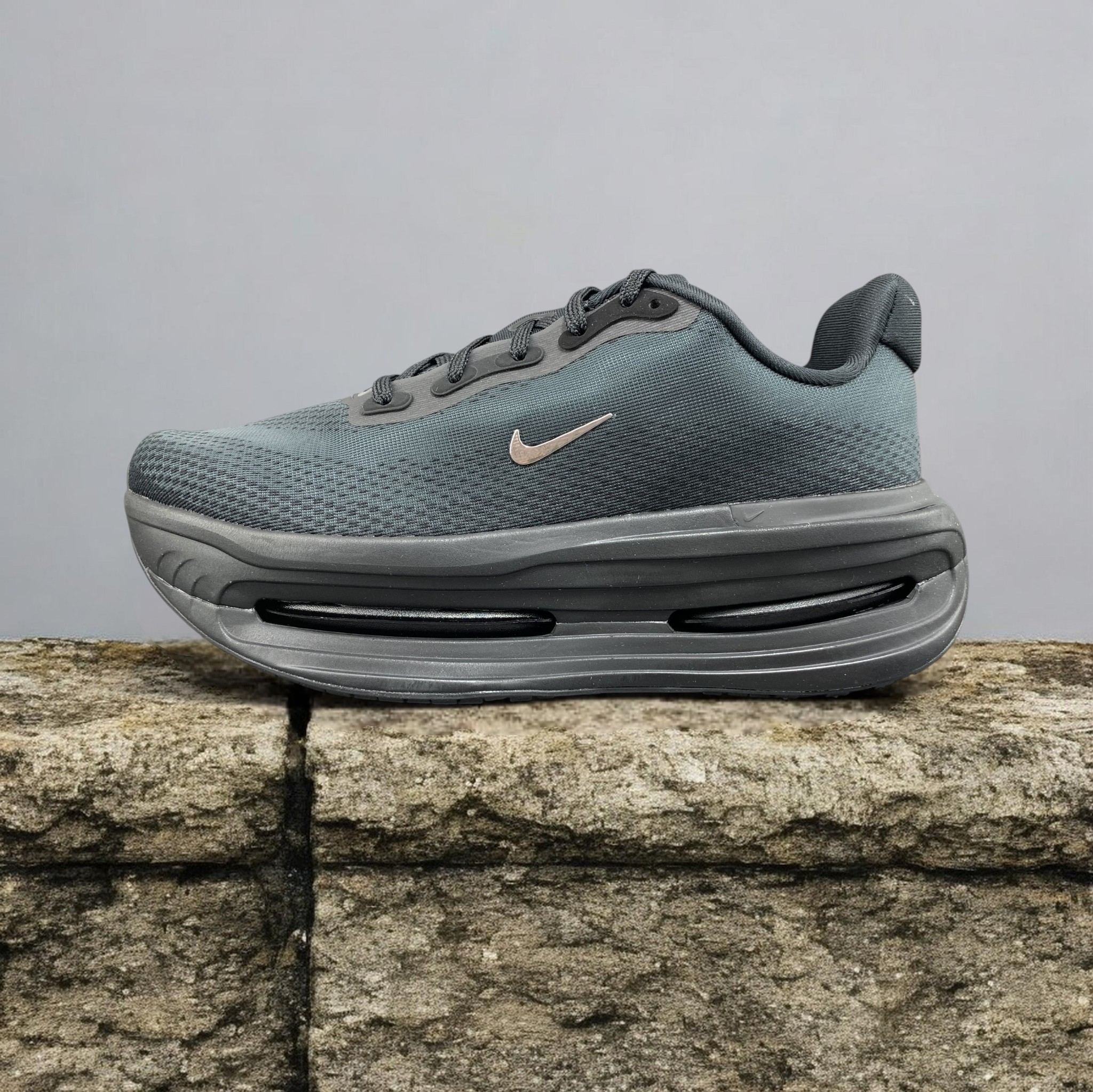 IQ0627-001 顶级迈柔 Vomero Premium 黑银顶级迈柔 黑银-Ksneaker