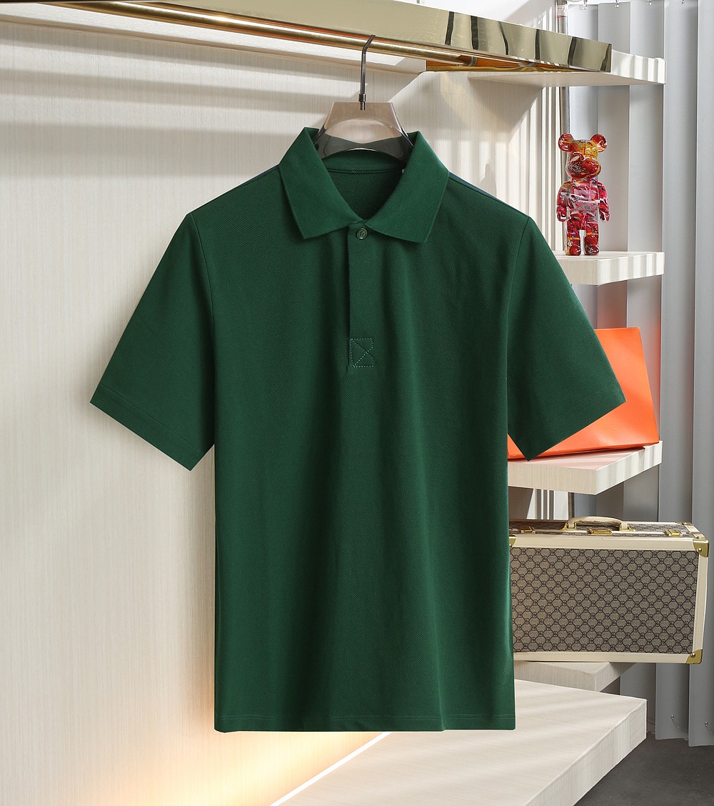    。B家 官网同款 春夏最新撞色战马男士翻领T恤，传统的短袖Polo衫款型，精选中等厚度的珠地网眼布