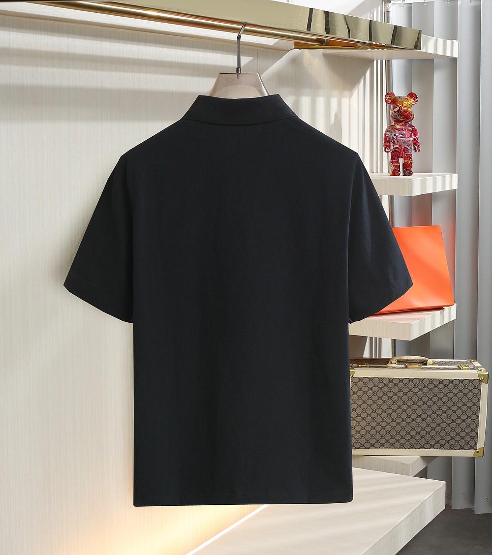    。B家 官网同款 春夏最新撞色战马男士翻领T恤，传统的短袖Polo衫款型，精选中等厚度的珠地网眼布