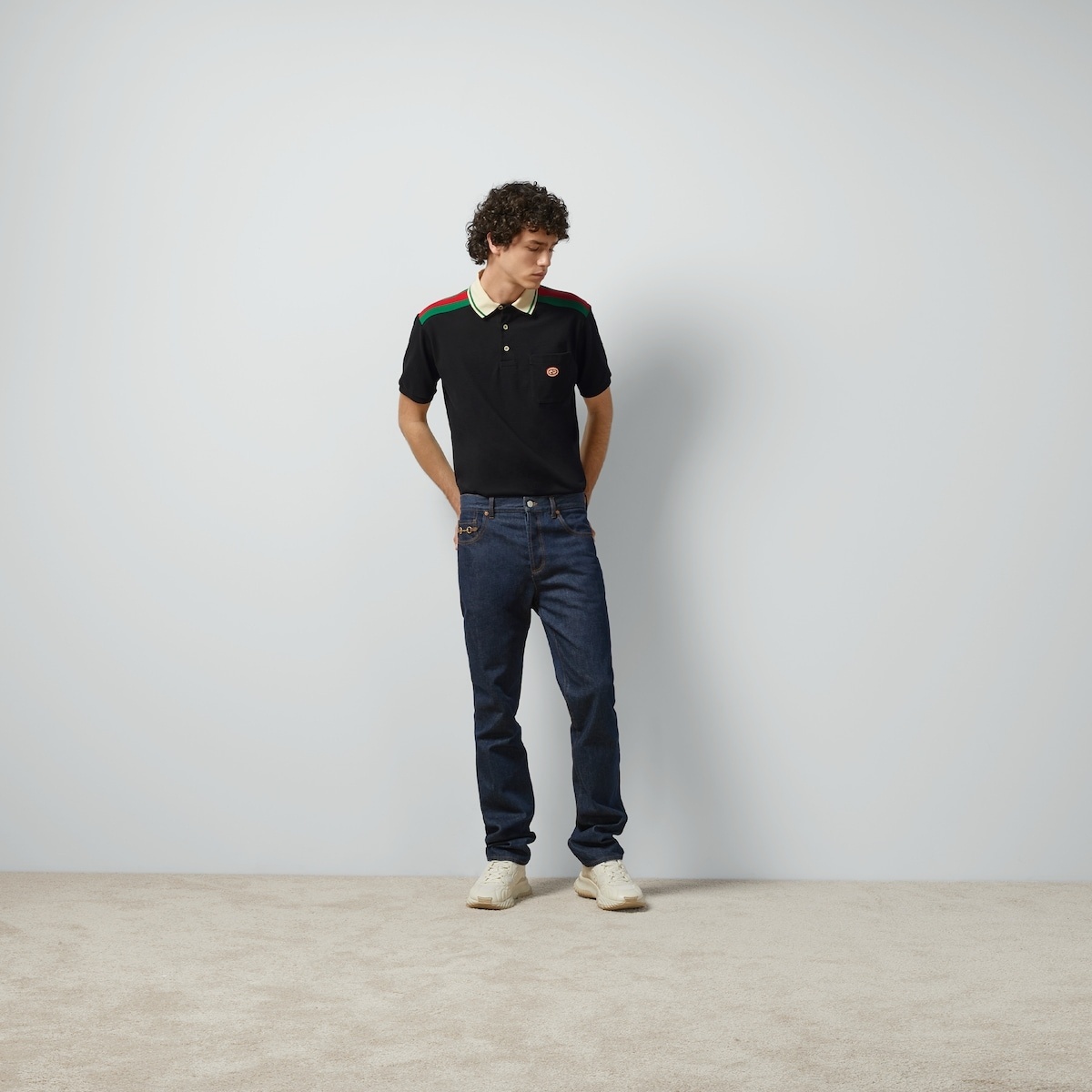 NO:150146,.The top-up goods are coming, the most important original raw materials list this summer, GU's latest official website synchronizes polo!  This style that is both retro and avant-garde has a cool name in Europe called Modern!  In this classical and noble field, GU is an absolute master, and you have to stand aside any donkey!  It is full of European aristocratic style, making you feel like you are in the university in the long historical district of London, Paris, Milan!  You can browse the top ten luxury clothing categories, and who else can grasp this style so well!  Horizontal woven belt and horizontal collar, specially dyed 32S/1 combed cotton yarn, using imported jacquard horizontal machine from Germany, fine-tuning the number of needles several times to adjust the exact color spacing, the webbing and horizontal collar are smooth and tight and not easy to deform. In addition, the design is good, it must be combined with top-grade fabrics to show its advancedness and give the noble user a high-end and comfortable wearing experience. The materials used in this polo can only be described as conscience. GU piled N kinds of cow X materials on a short-sleeved polo. First of all, the main fabric is 32S/1*2 fine cotton jersey cloth, which weighs 260G, is not thick nor thin, but has a very texture. Select combed cotton yarn, the weaving method is tight, it is quite smooth, and it is washable and not easy to deform. The ultra-wide contrasting collar ribbed has reached the width of a French shirt, and the end is elegant!  The other is that the shoulder large webbing of the family logo can let the audience see what brand you are wearing 100 meters away, which directly makes you look so extraordinary and elegant in the crowd. The person who knows how to appreciate comes to you and see the three colorful tower snails and fritillar buckles can shake the other person's eyes. This time, you have it for a few hundred yuan and it is worth the price. Color black, military green, S-XL, exclusively available, louis vuitton,shirts,T-shirt,alexander wang19860909.顶货来袭,这个夏天最不容错过的原厂原料原单,GU家最新官网同步polo！这种即复古又前卫的风格在欧洲有一个很酷的名字叫摩登！在这个古典高贵的领域GU家是绝对的大家,什么驴之流都要靠边站！就是满满的欧洲贵族范,让你穿上就感觉自己置身于伦敦巴黎米兰的悠久历史街区的大学里！大家可以浏览前十奢侈品服装类目,还有谁能把这种范拿捏得如此到位发挥的如此淋漓尽至！横机织带和横机领,特染32S/1精梳棉纱线,采用德国进口提花横机,多次微调针寸数,才调到精确的颜色间距,织带和横领平滑紧密.不易变形. 设计好看之余肯定要配合顶级的面料才能彰显它的高级和给到尊贵的用户高级和舒适的穿着体验,这件polo的用料只能用良心来形容,GU这次在一件短袖polo上堆彻了N种牛X材料,首先主面料是32S/1*2精棉平纹布,克重260G不厚也不薄但极有质感,挑选精梳棉纱线,织法紧密,挺滑.耐洗不易变形.超宽的撞色衣领罗纹已经达到了法式衬衫的宽度,端装典雅！再有就是家族标志的肩位大织带100米外都能让观众看出你穿的是什么牌子,直接让你在人群中显得那么的绰尔不凡风度翩翩.侍到懂得欣赏的人走近向你一看那三颗流光溢彩的塔螺贝母扣还能晃一下对方的眼睛,这一下你花小几百的代价拥有的它就值回票价了 颜色黑色 军绿色 码数S-XL 独家专供,,louis vuitton,shirts,T-shirt,alexander wang,Men's clothing