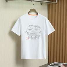 。 2026春夏新款Herm*s马车T恤,把马术精神的优雅织进日常,双股丝光棉,自带绸缎般光泽,透气不贴 。 2026春夏新款Herm*s马车T恤,把马术精神的优雅织进日常,双股丝光棉,自带绸缎般光泽,透气不贴