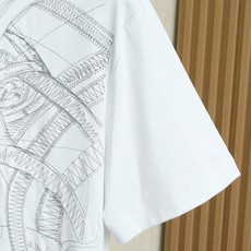 。 2026夏季新款 Her*es 官网同款T恤把爱🐎仕的匠艺穿在身上甄选高支丝光棉面料,软糯亲肤又自带 。 2026夏季新款 Her*es 官网同款T恤把爱🐎仕的匠艺穿在身上甄选高支丝光棉面料,软糯亲肤又自带