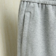 。2026年夏季新款 Her*es短裤夏天的快乐,是一条舒服的短裤给的。简约H标点缀,橙抽绳撞色提亮,重 。2026年夏季新款 Her*es短裤夏天的快乐,是一条舒服的短裤给的。简约H标点缀,橙抽绳撞色提亮,重