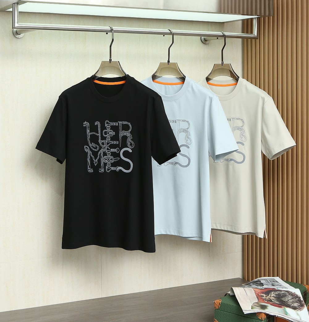 。 2026年夏季新款Her*es 短袖T恤爱🐎仕的松弛感，藏在这件T恤的每一处细节里。甄选高支面料，亲